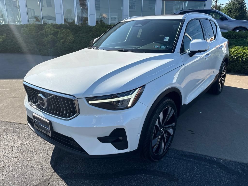 Certified 2024 Volvo XC40 B5 Plus w/ Protection Package Premier AWD/4WD image 2