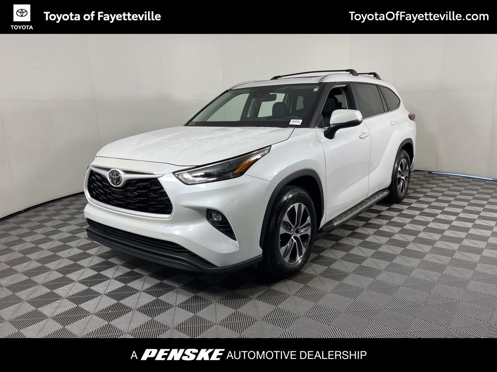 Certified 2025 Toyota Highlander XLE image 1
