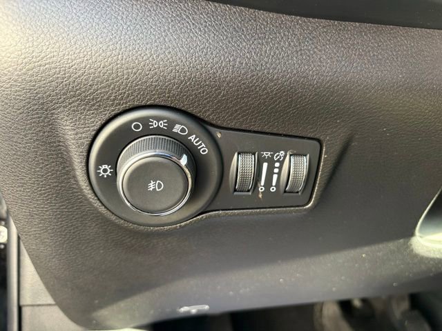 Used 2022 Jeep Compass Limited w/ Sun and Sound Group AWD/4WD image 25