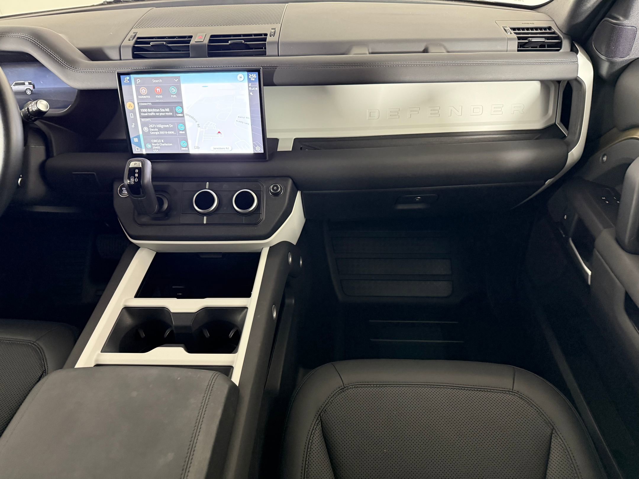 Used 2025 Land Rover Defender 110 S image 21