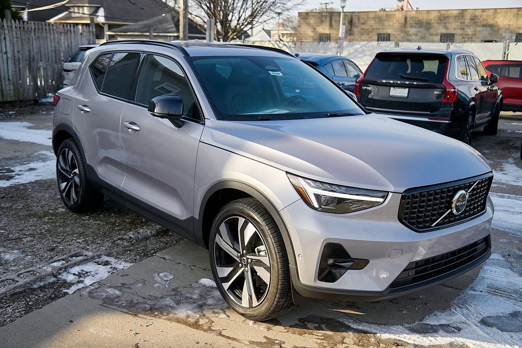 New 2026 Volvo XC40 B5 Ultra w/ Protection Package Premier image 4