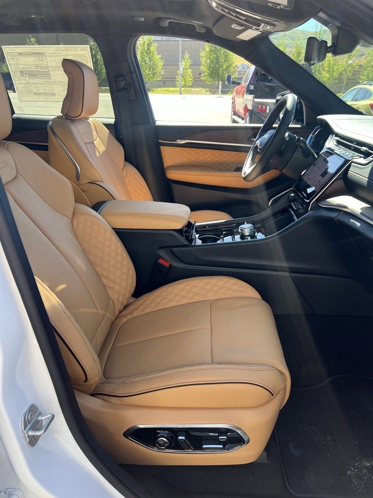 New 2025 Jeep Grand Cherokee Summit w/ Adv Protech Group IV image 17