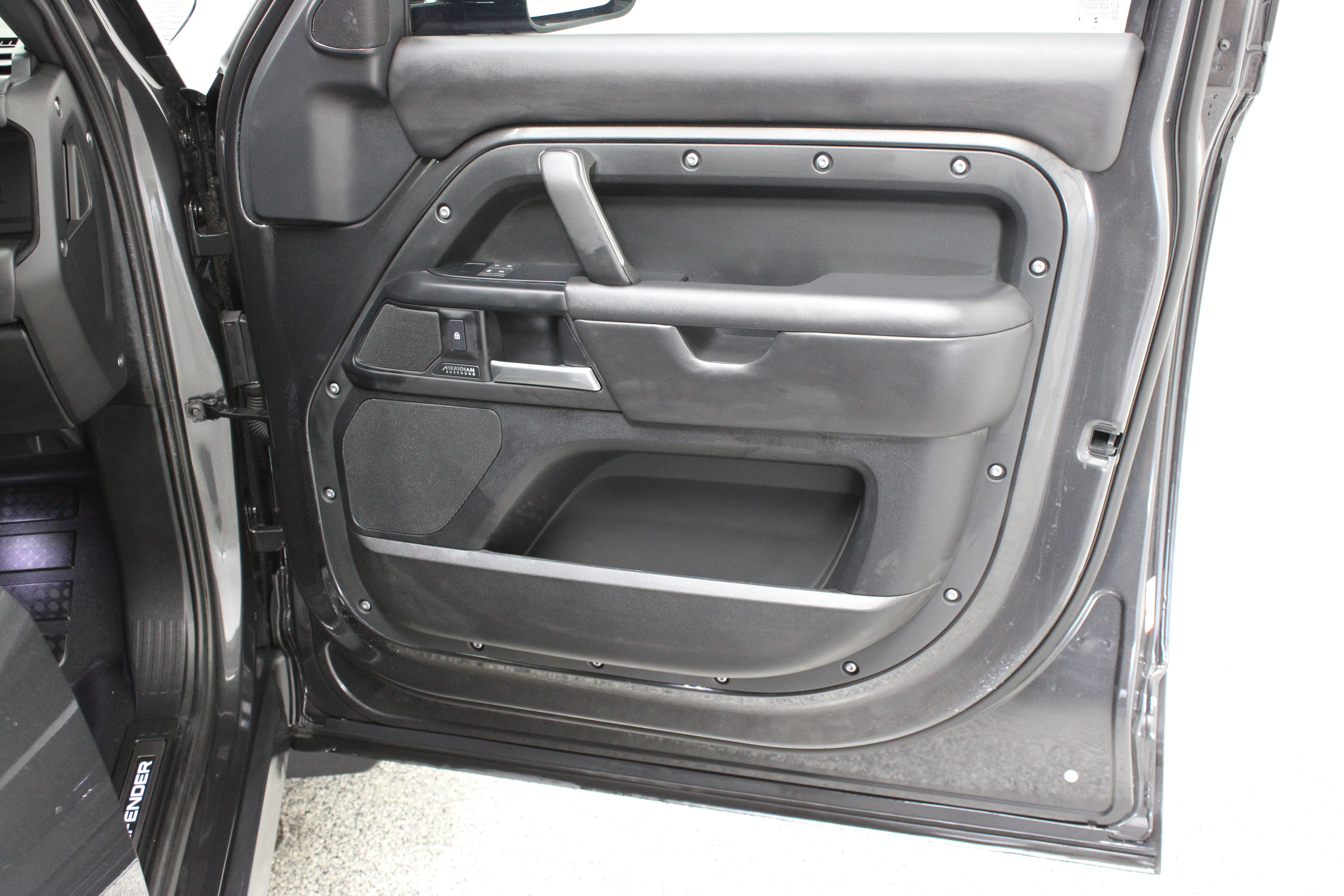 Used 2025 Land Rover Defender 130 Outbound AWD/4WD image 38