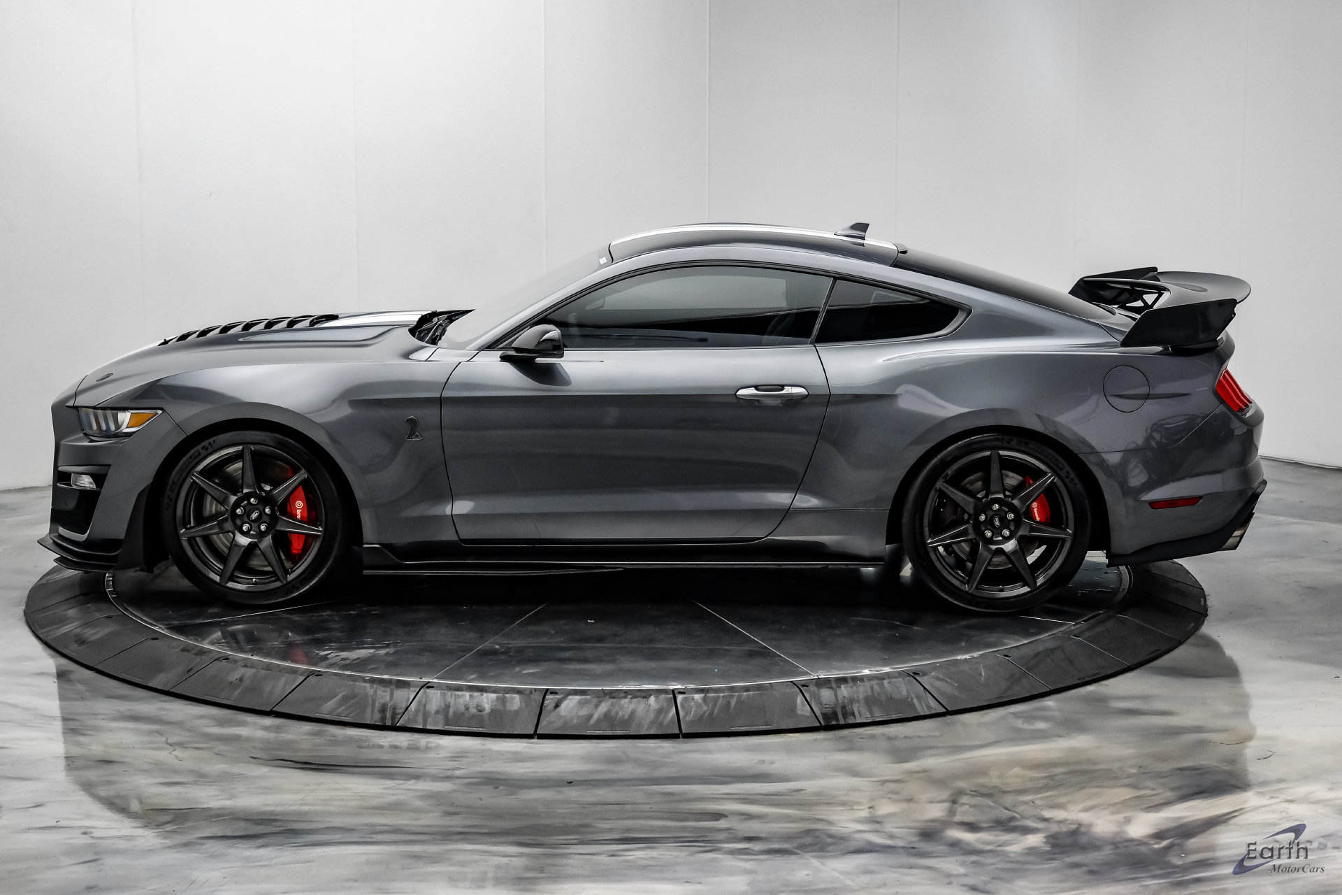 Used 2021 Ford Mustang Shelby GT500 w/ Carbon Fiber Track Pack RWD image 9