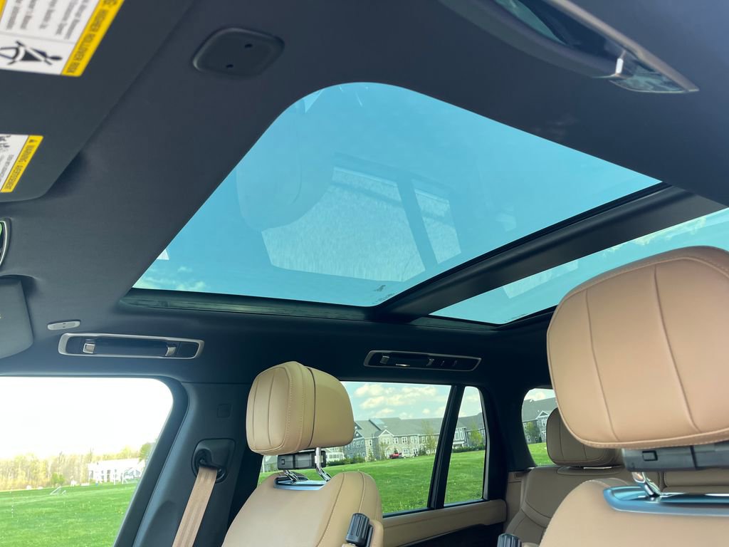 New 2026 Land Rover Range Rover Long Wheelbase SE AWD/4WD image 18