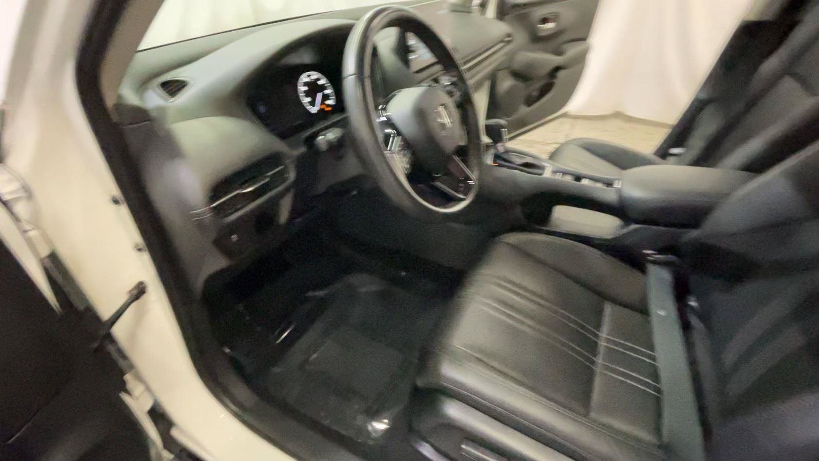 Certified 2025 Honda HR-V EX-L image 30