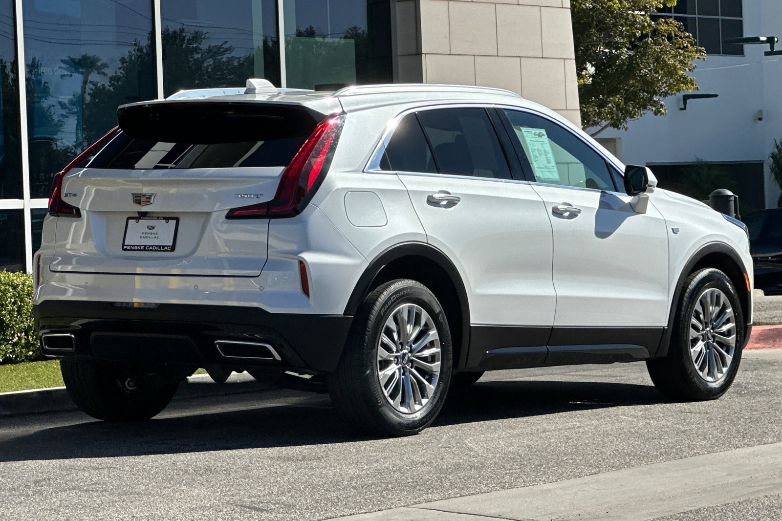 Used 2024 Cadillac XT4 Premium Luxury image 4