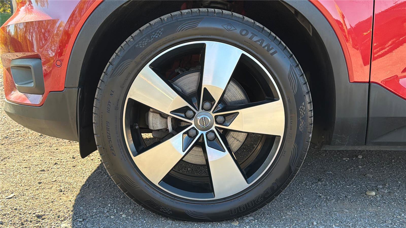 Used 2019 Volvo XC40 T5 Momentum image 24