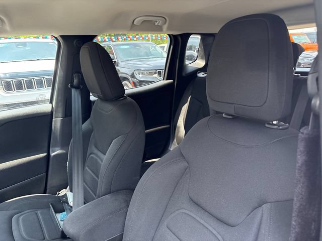 Used 2021 Jeep Renegade Latitude w/ Convenience Group AWD/4WD image 9