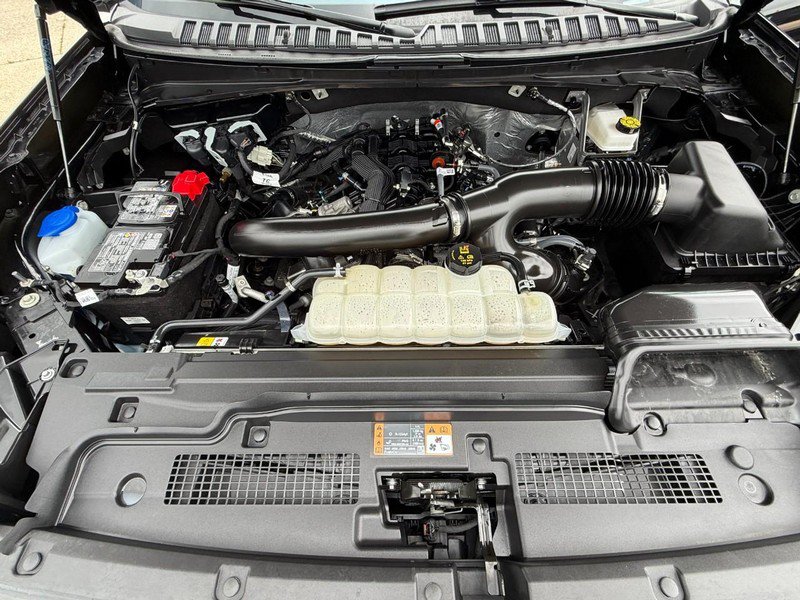 Used 2025 Ford Expedition Active AWD/4WD image 9