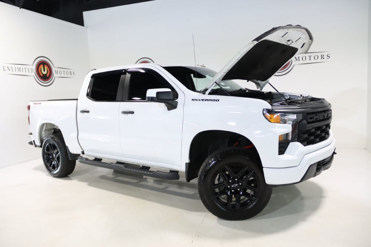 Used 2023 Chevrolet Silverado 1500 Custom w/ Rally Edition AWD/4WD image 31
