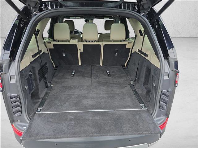 Used 2019 Land Rover Discovery HSE image 12
