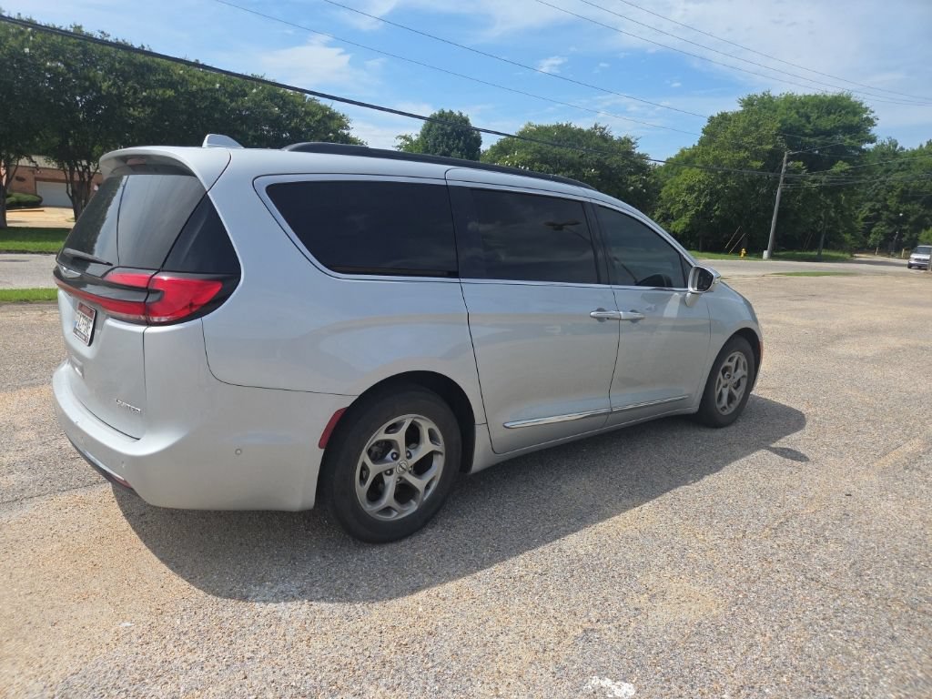 Used 2022 Chrysler Pacifica Limited FWD image 10