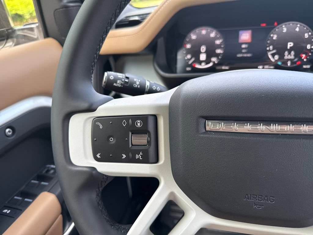 New 2025 Land Rover Defender 130 X-Dynamic SE image 21