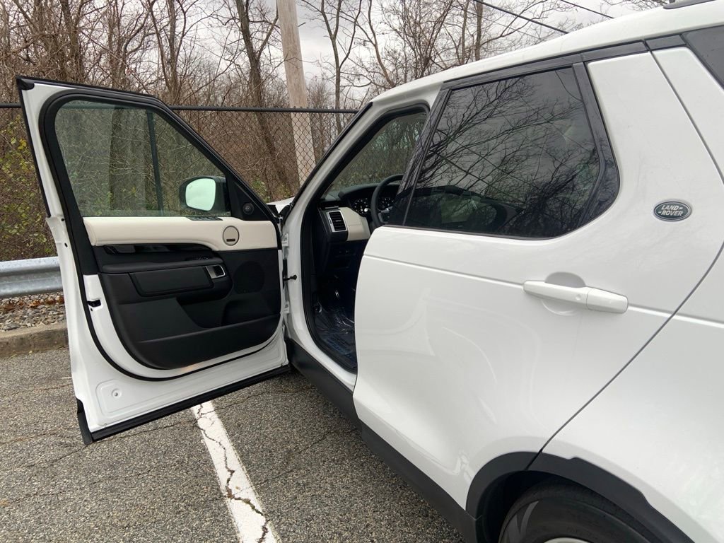 New 2025 Land Rover Discovery S image 10