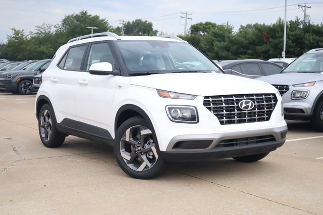 New 2026 Hyundai Venue SEL FWD image 3