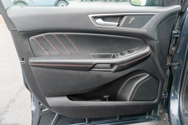 Used 2022 Ford Edge ST-Line w/ Cold Weather Package AWD/4WD image 18