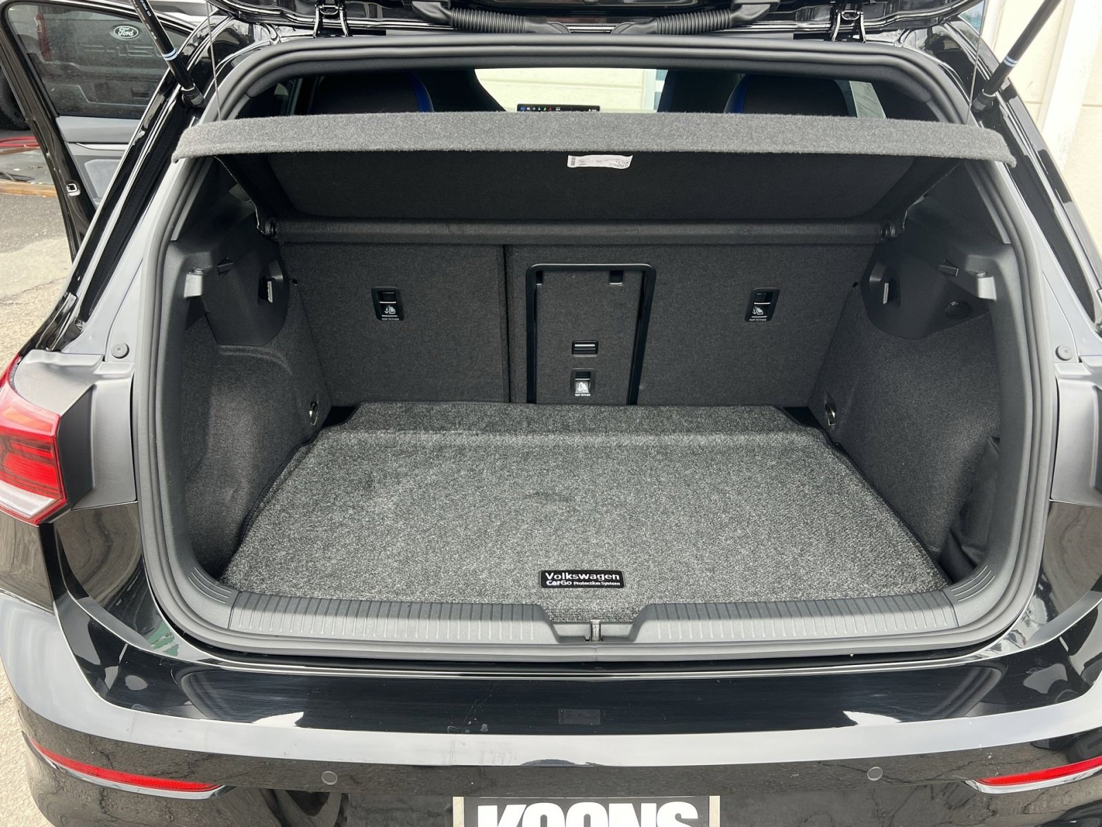 Used 2025 Volkswagen Golf R Black Edition image 25