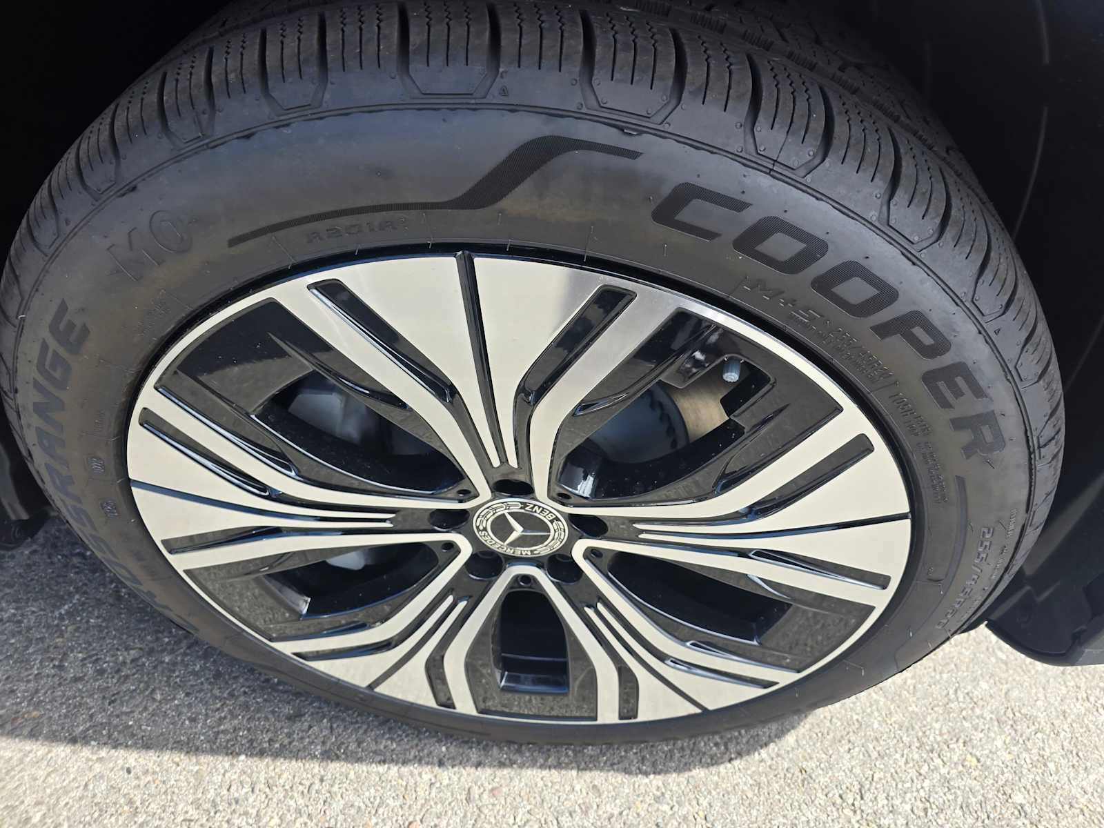 New 2026 Mercedes-Benz EQE 320 4MATIC SUV image 9