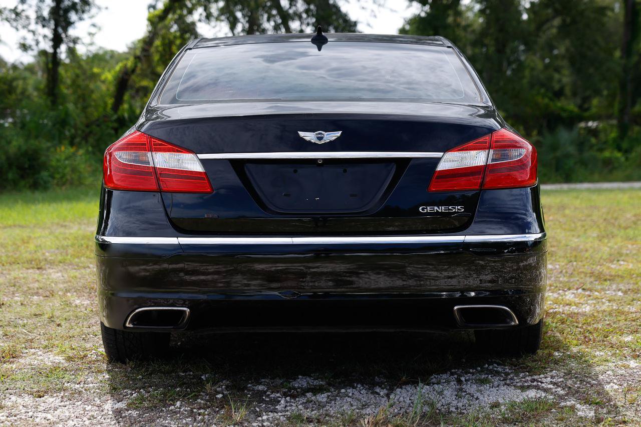 Used 2013 Hyundai Genesis 3.8 w/ Premium Pkg RWD image 7