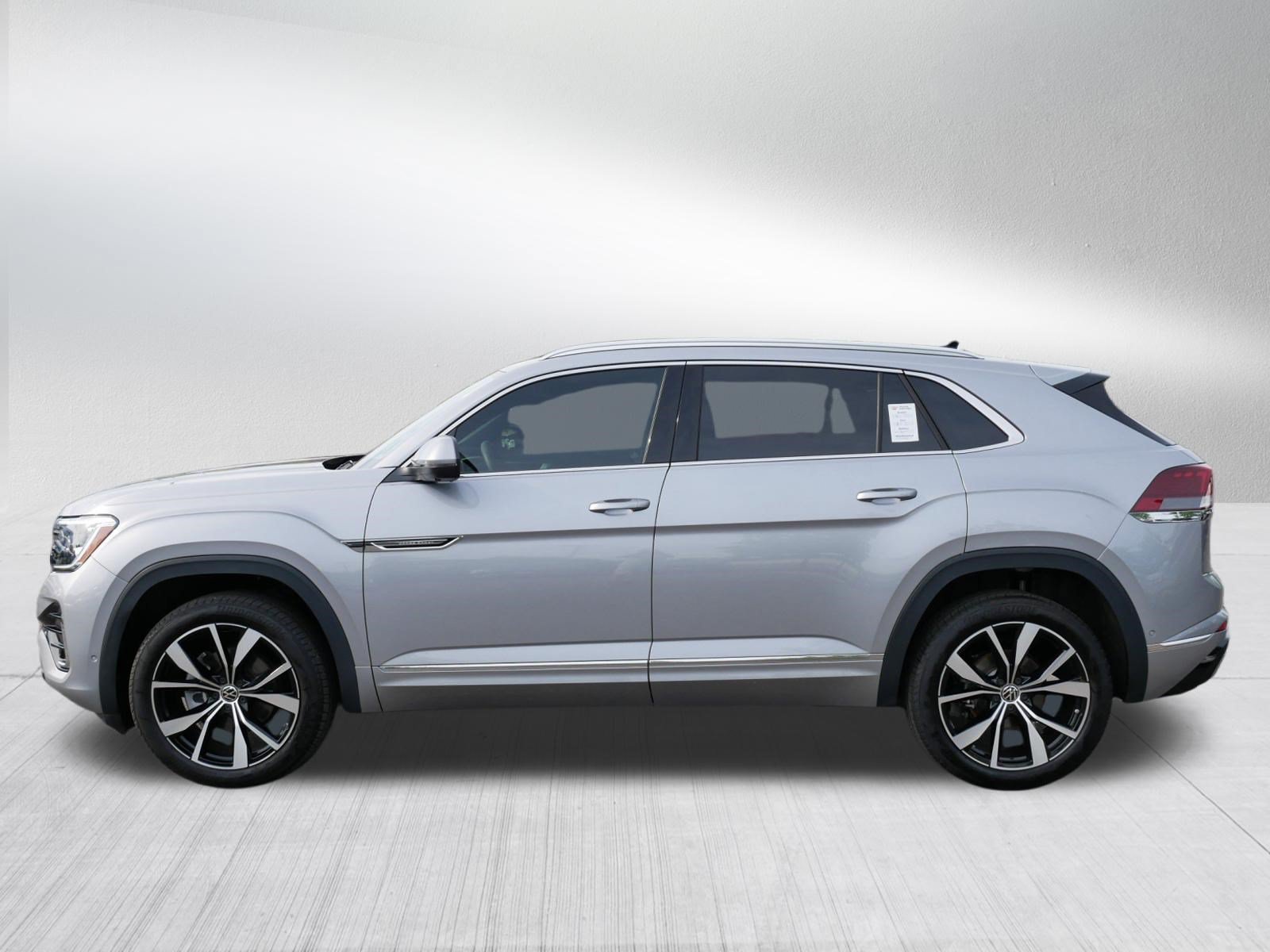 Certified 2025 Volkswagen Atlas Cross Sport SEL Premium R-Line AWD/4WD image 4