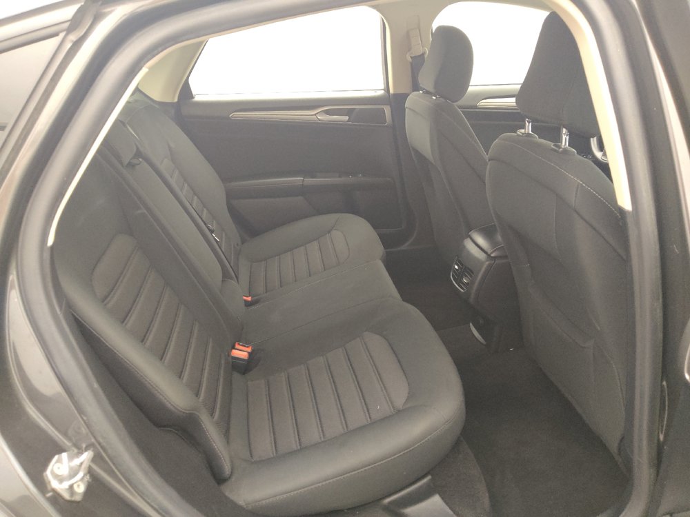 Used 2020 Ford Fusion SE FWD image 19