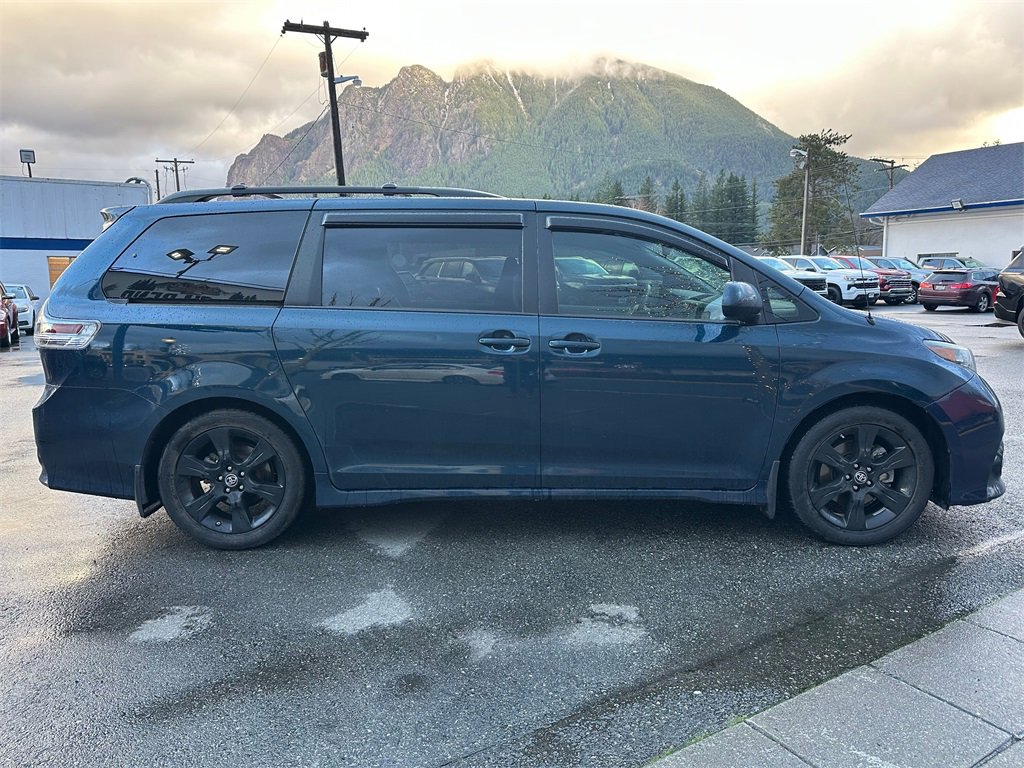 Used 2011 Toyota Sienna SE image 5