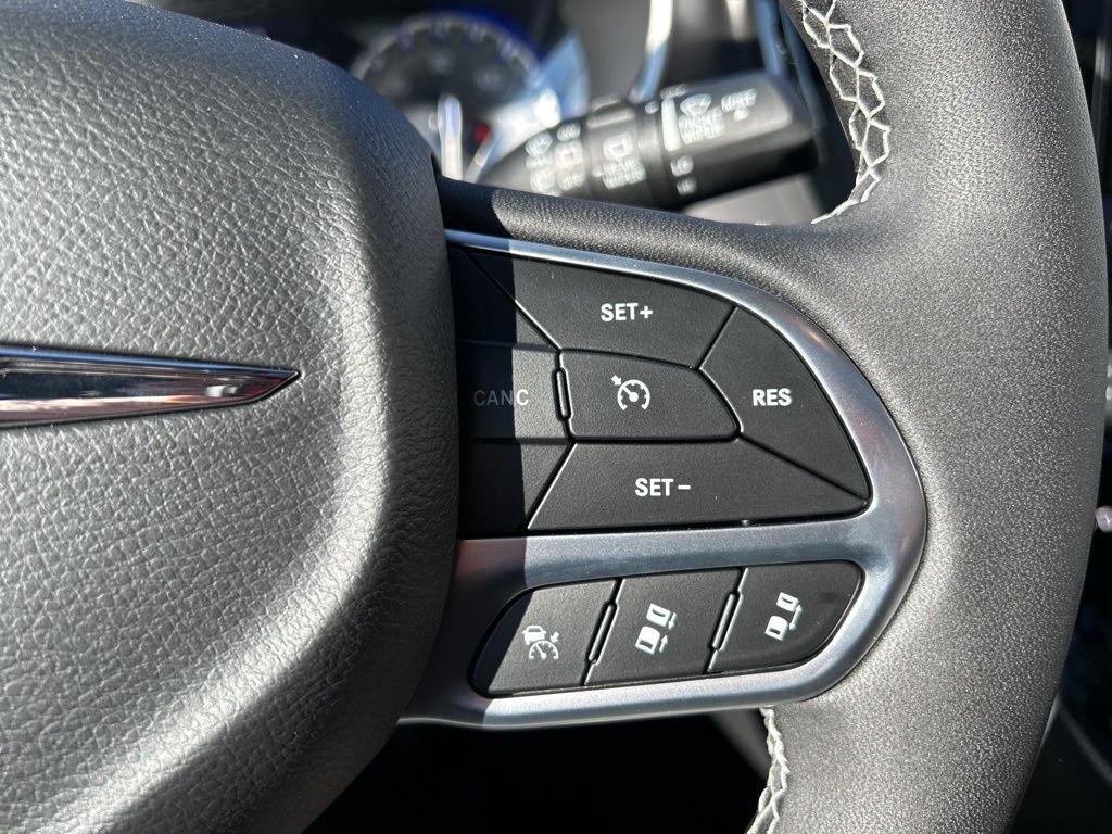 New 2026 Chrysler Pacifica Select AWD/4WD image 15