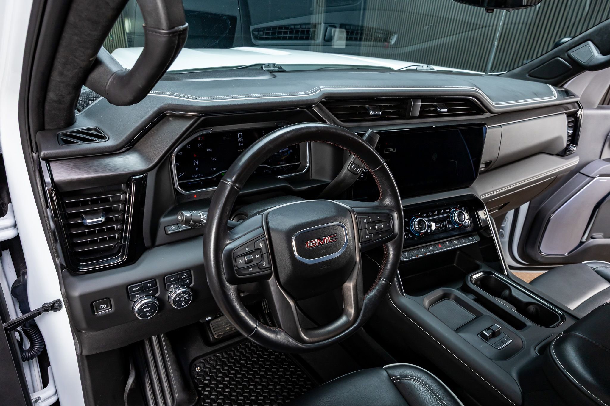 Used 2024 GMC Sierra 2500 AT4X AWD/4WD image 17