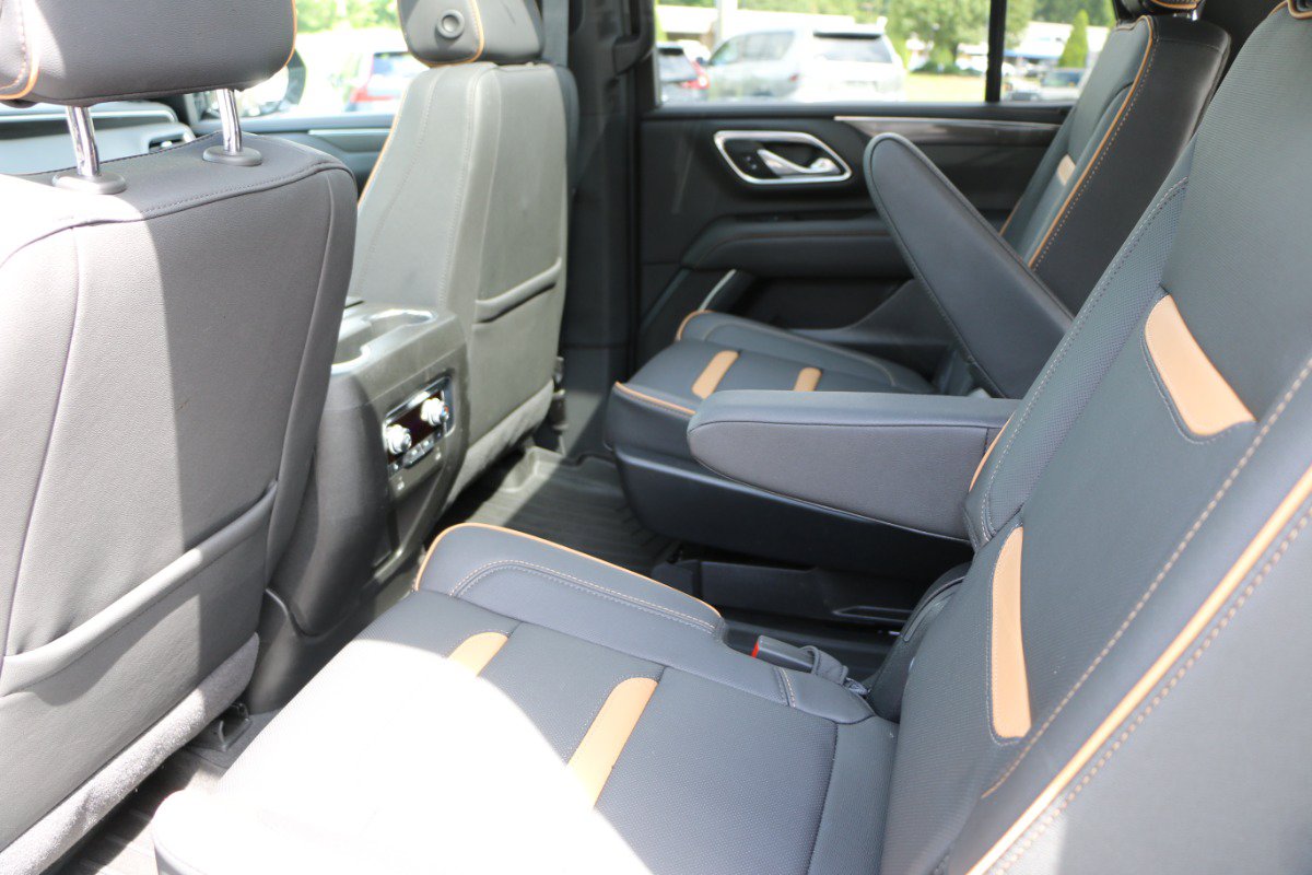 Used 2024 GMC Yukon AT4 w/ Technology Package AWD/4WD image 34