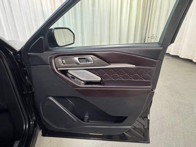 Used 2025 Ford Explorer Platinum w/ LUX Leather Package AWD/4WD image 40