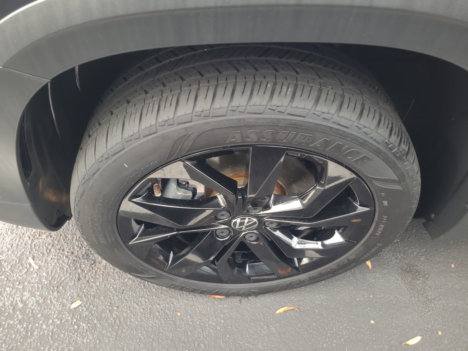 Certified 2022 Volkswagen Taos SE image 4