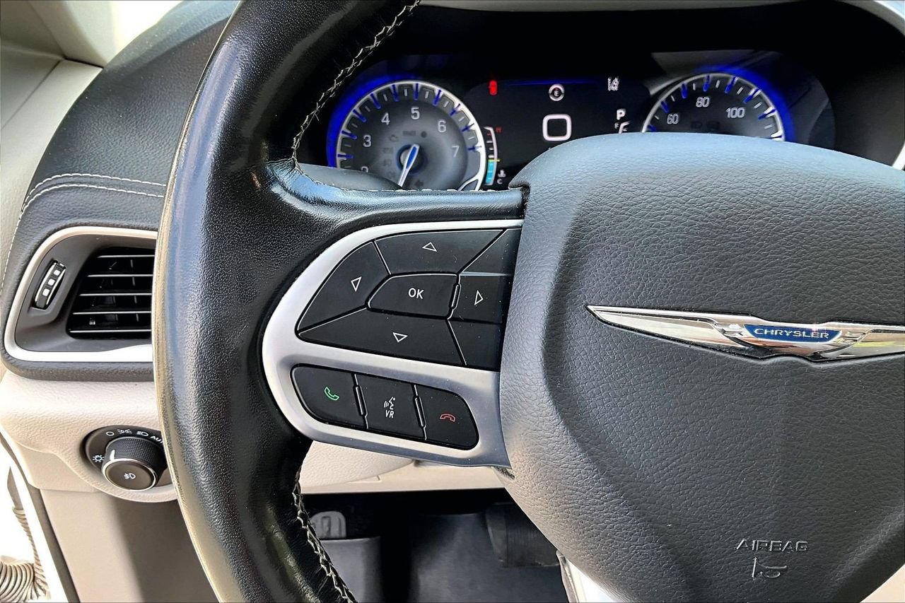Certified 2021 Chrysler Pacifica Touring-L FWD image 28