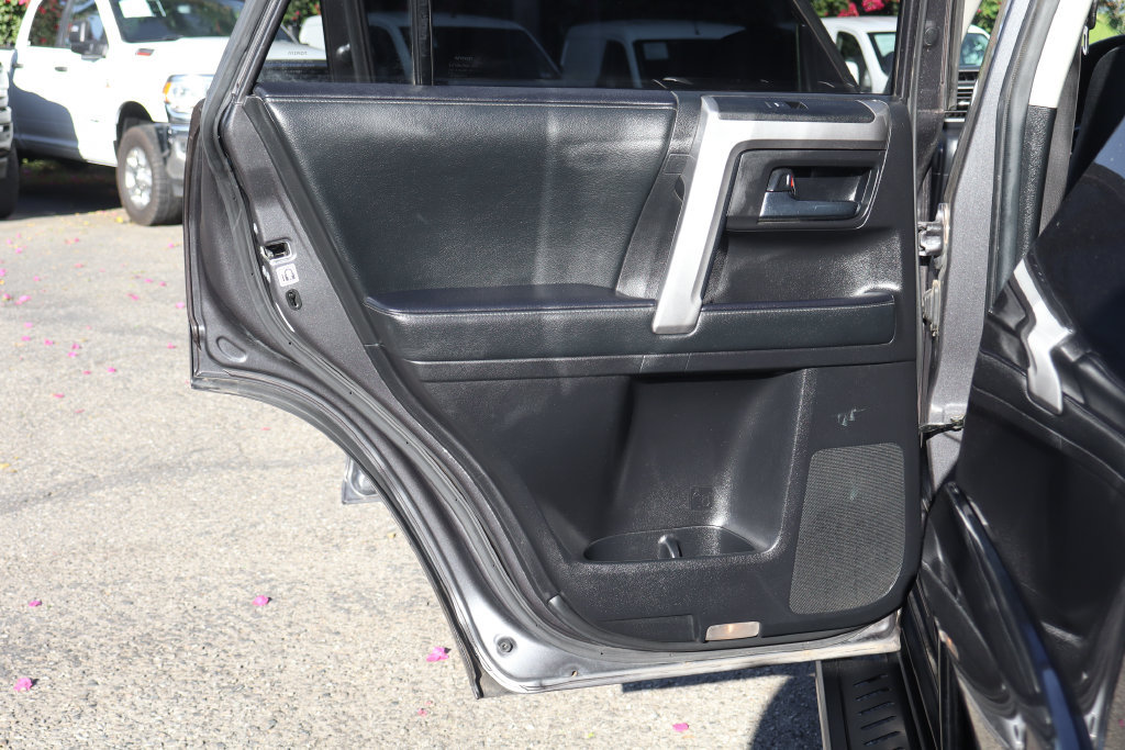 Used 2021 Toyota 4Runner SR5 AWD/4WD image 39