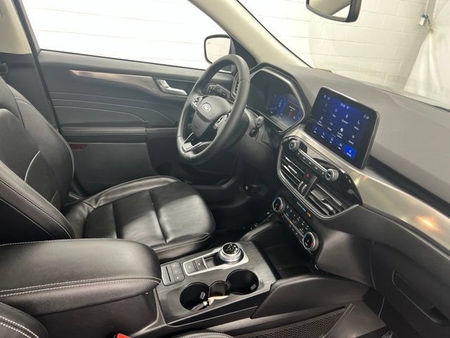 Used 2022 Ford Escape Titanium w/ Class II Trailer Tow Package AWD/4WD image 25