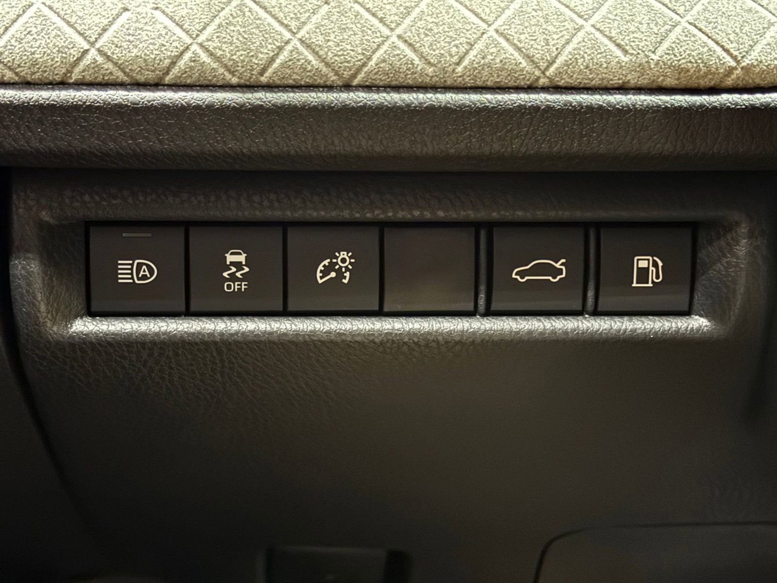 New 2026 Toyota Camry XLE AWD/4WD image 32