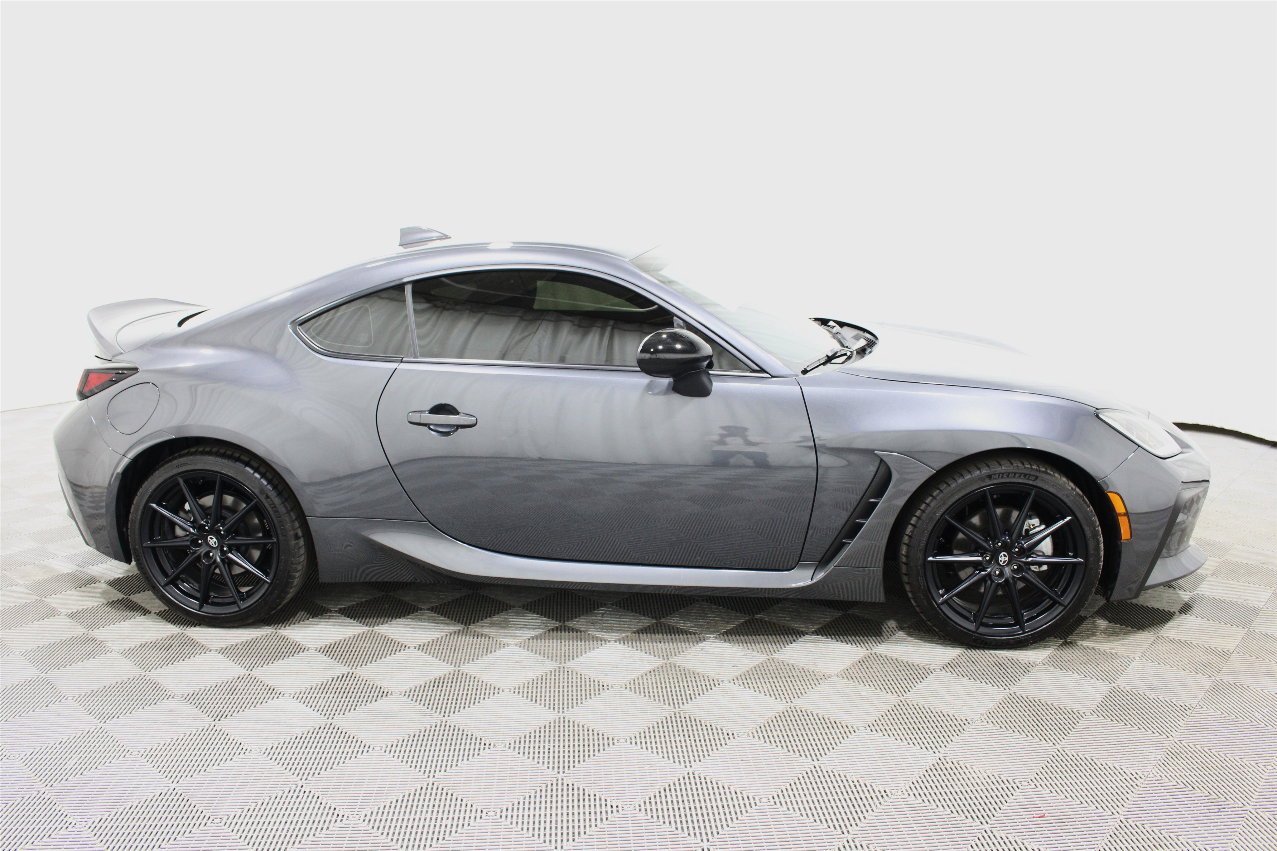 Used 2025 Toyota GR86 Premium w/ ALL Weather Mat Package (TMS) image 25