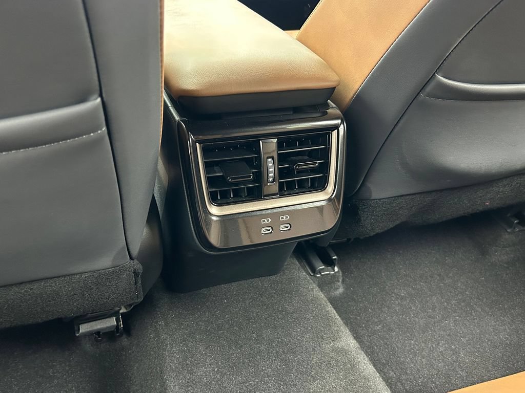 Used 2025 Toyota Crown Signia AWD/4WD image 40