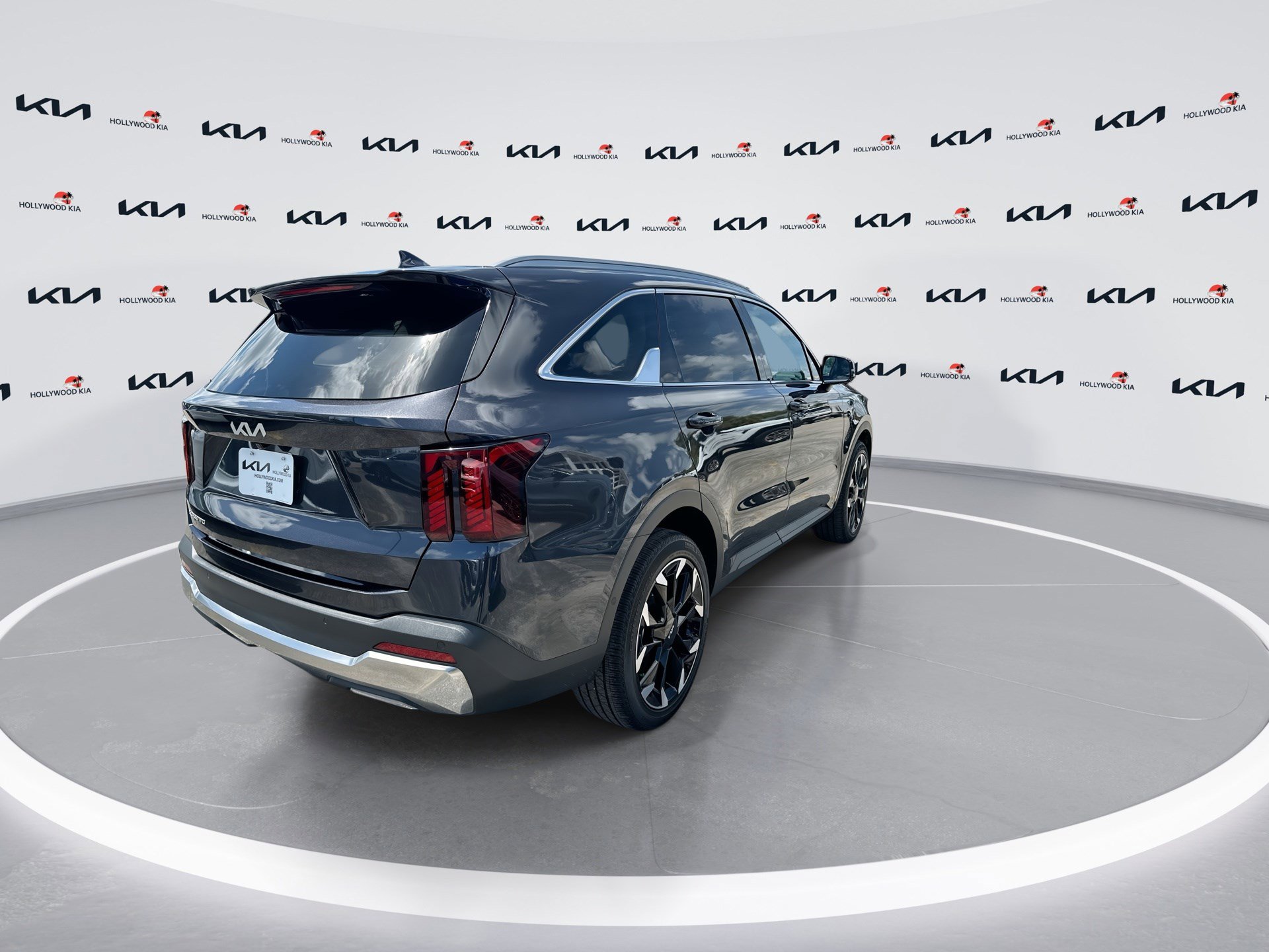 Certified 2025 Kia Sorento SX FWD image 8