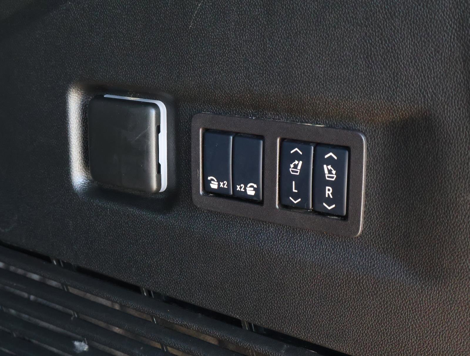 Used 2024 GMC Yukon XL Denali Ultimate image 30