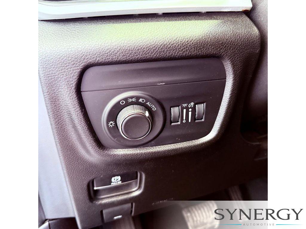 Used 2023 Jeep Grand Cherokee L Laredo RWD image 19