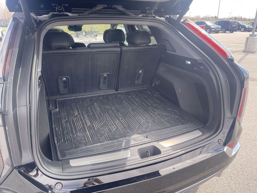 Certified 2025 Cadillac Optiq Luxury 2 w/ LPO, Floor Liner Package image 15