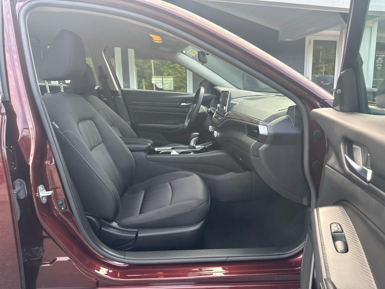 Used 2024 Nissan Altima 2.5 SV FWD image 17