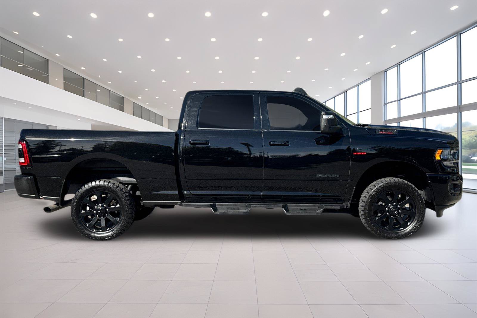 Used 2023 RAM 2500 Big Horn w/ Night Edition AWD/4WD image 3