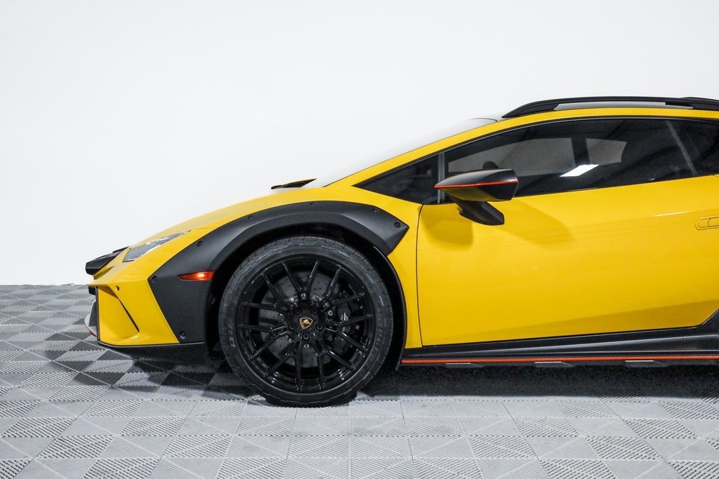 Used 2023 Lamborghini Huracan Sterrato image 15