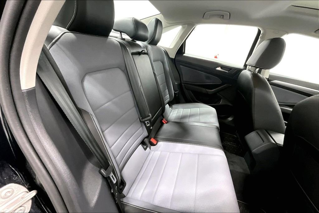 Used 2025 Volkswagen Jetta SE image 36