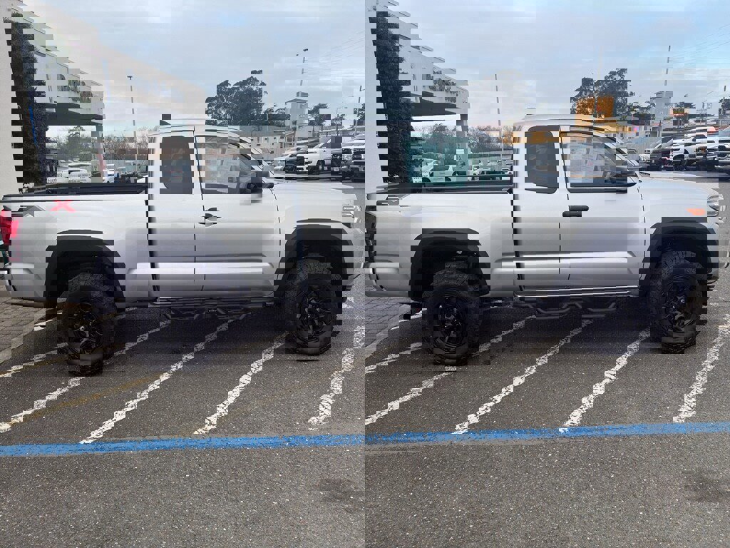 Used 2022 Toyota Tacoma SR w/ SX Package image 18