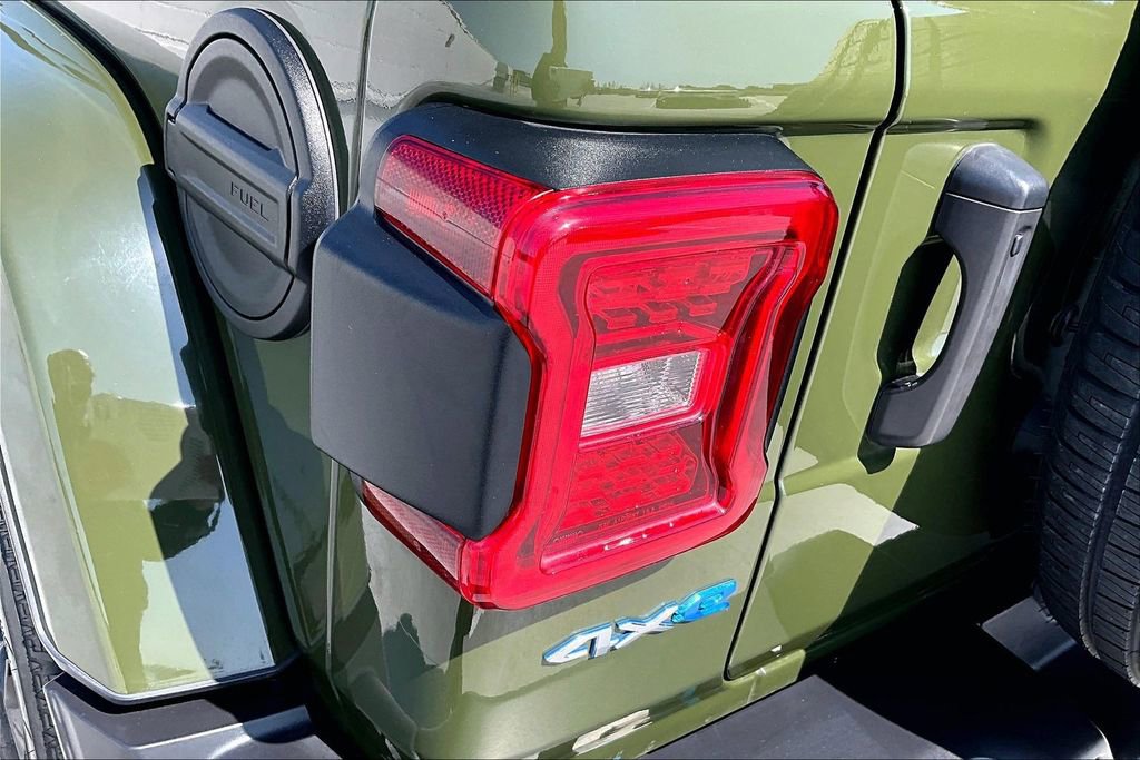 Used 2022 Jeep Wrangler Unlimited Sahara AWD/4WD image 20