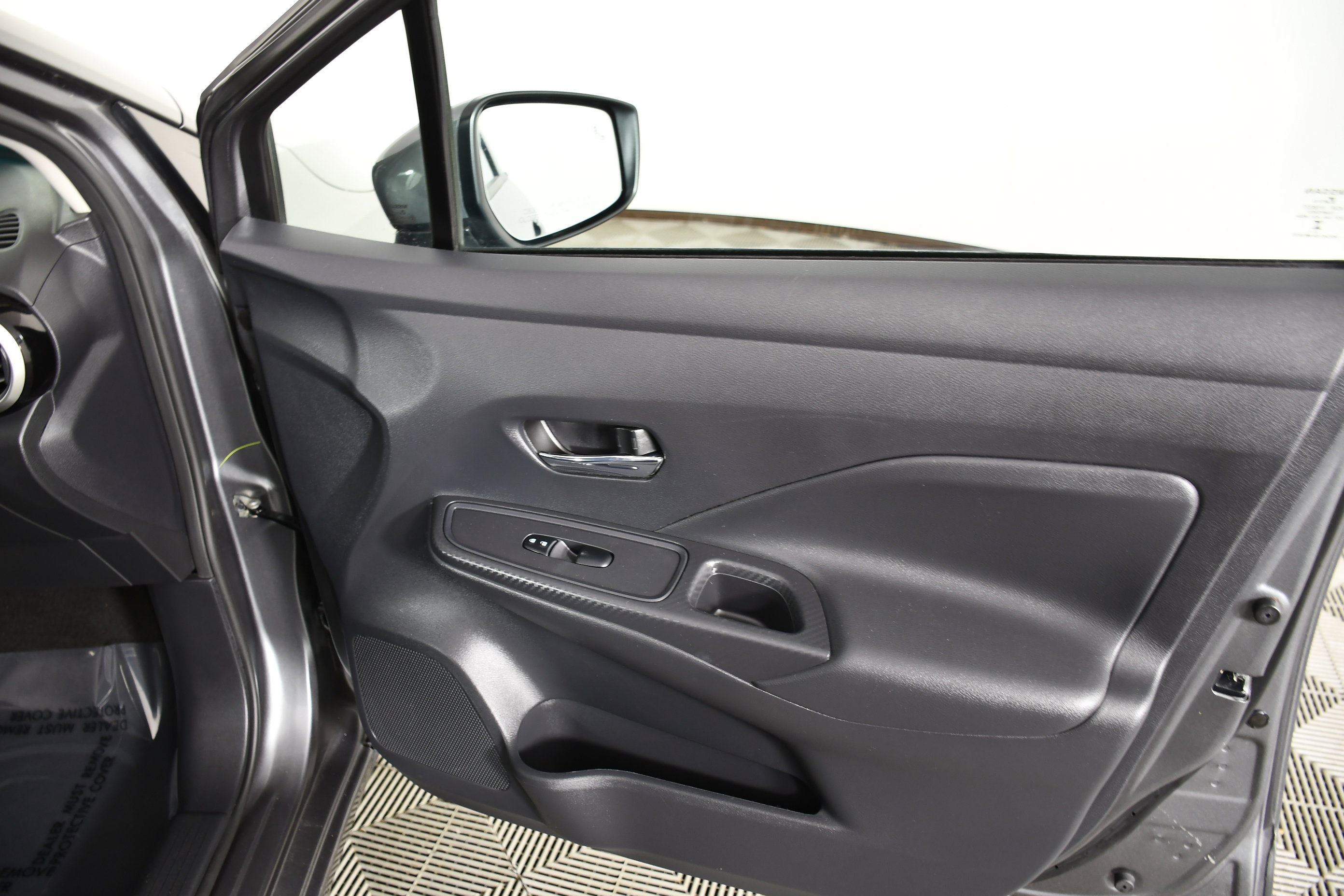 Used 2025 Nissan Versa SV FWD image 37