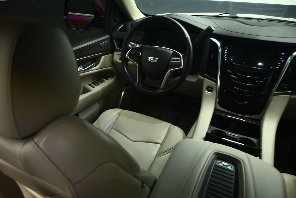 Used 2019 Cadillac Escalade Luxury w/ LPO, Radiant Package AWD/4WD image 44